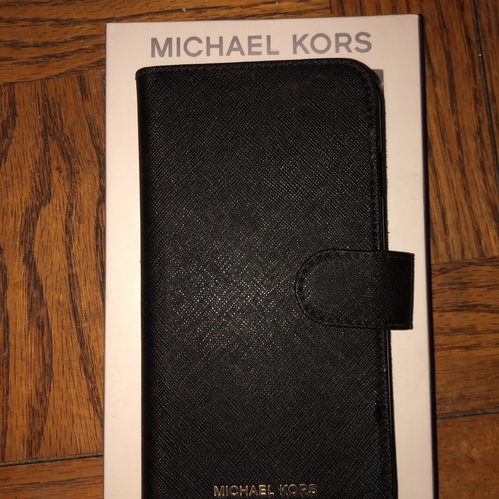 Black wallet case for an 8+.